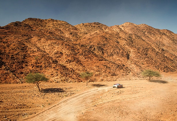 dakar rally desert rocks